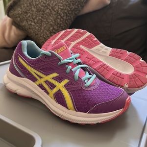 🔮Buy2Get1Free🔮 Purple ASICS sz 4 (big girl) EUC